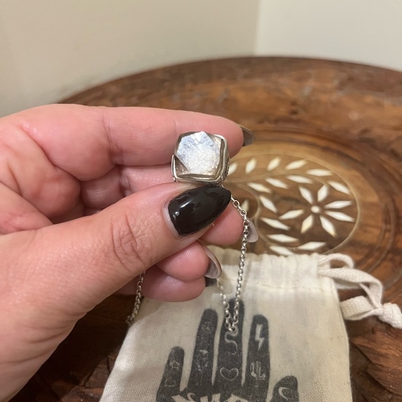 Numi olive necklace - Picture 6 of 6